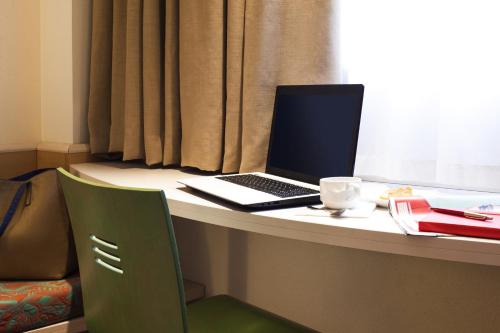 Habitación Familiar del hotel Ibis Bilbao Barakaldo. Foto 12