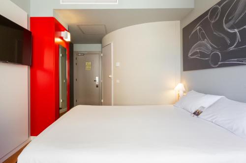 Habitación Doble Estándar del hotel Ibis Elche. Foto 5