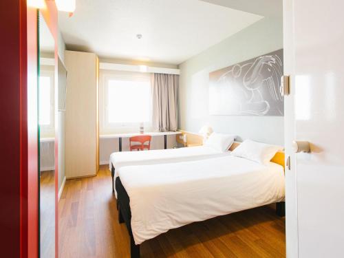 Habitación Doble - 2 camas del hotel Ibis Elche. Foto 6