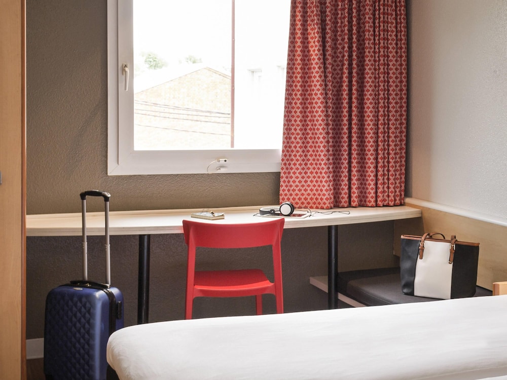 Habitación con 2 camas individuales, 2 camas individuales del hotel Ibis Madrid Fuenlabrada. Foto 3