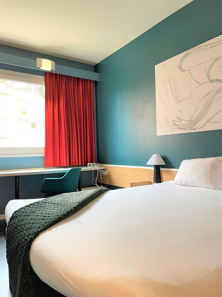 Habitación Confort doble del hotel Ibis Madrid Fuenlabrada. Foto 1