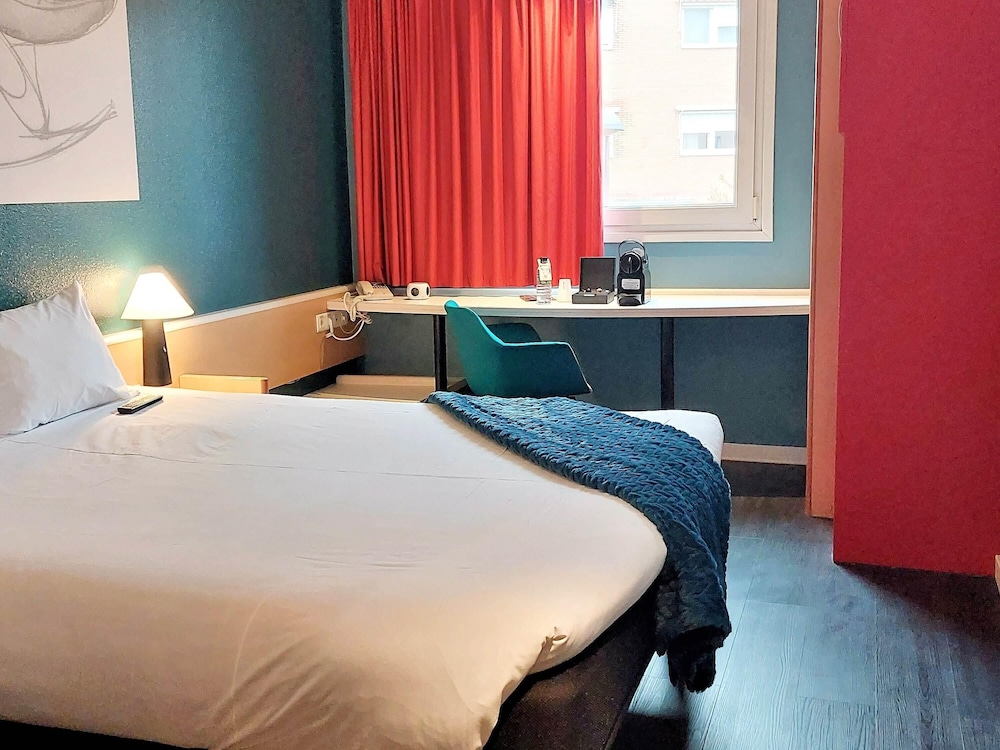 Habitación Confort doble del hotel Ibis Madrid Fuenlabrada. Foto 4