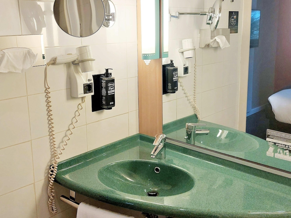 Habitación Confort doble del hotel Ibis Madrid Fuenlabrada. Foto 6