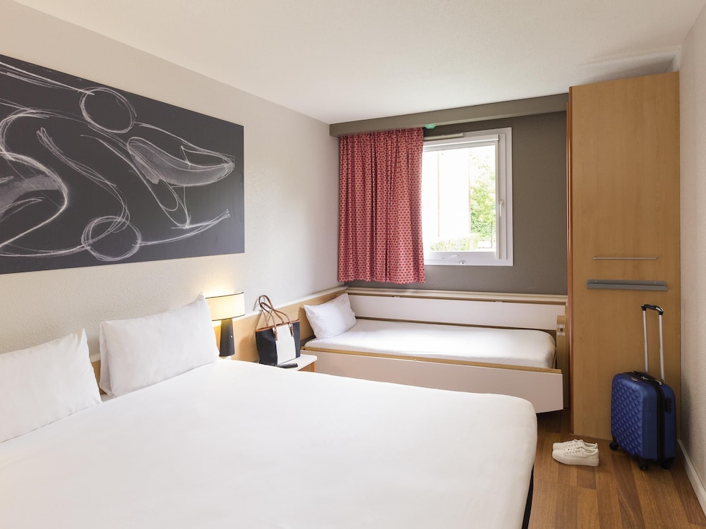 Habitación familiar doble (1 double bed and extra bed) del hotel Ibis Madrid Fuenlabrada