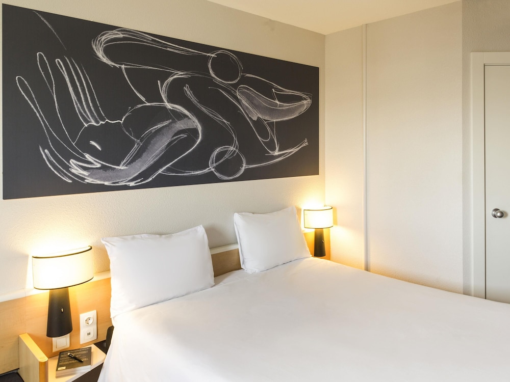 Habitación familiar doble (1 double bed and extra bed) del hotel Ibis Madrid Fuenlabrada. Foto 3