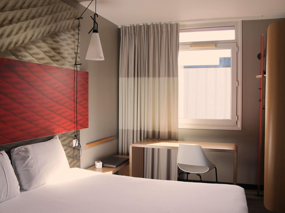 Habitación estándar accesible con 1 cama doble - para usuarios de silla de ruedas del hotel Ibis Irun. Foto 1
