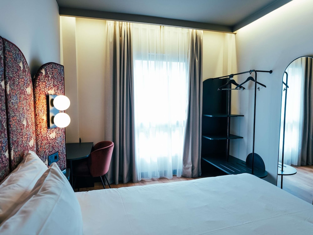 Habitacion Standard con 1 cama doble del hotel Ibis Styles Madrid Centro Maravillas. Foto 12