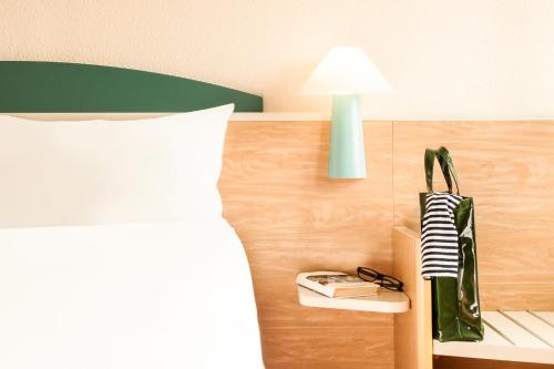 Habitación Estándar - 2 camas individuales del hotel Ibis Barcelona Molins De Rei. Foto 1
