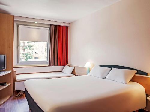 Habitación Familiar del hotel Ibis Barcelona Molins De Rei. Foto 1