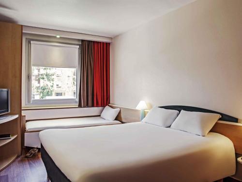 Habitación Familiar del hotel Ibis Barcelona Molins De Rei. Foto 5