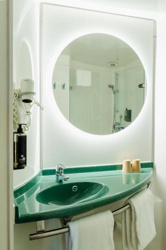 Habitación Familiar del hotel Ibis Barcelona Molins De Rei. Foto 8