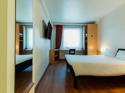 Habitación Familiar del hotel Ibis Barcelona Molins De Rei. Foto 13