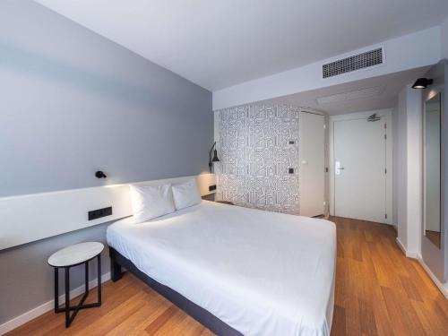Habitación Doble Estándar del hotel Ibis Murcia. Foto 5