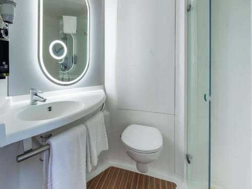 Habitación Doble Estándar del hotel Ibis Murcia. Foto 6