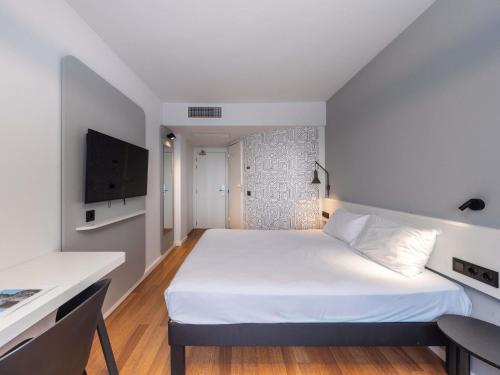 Habitación Doble Estándar del hotel Ibis Murcia. Foto 7