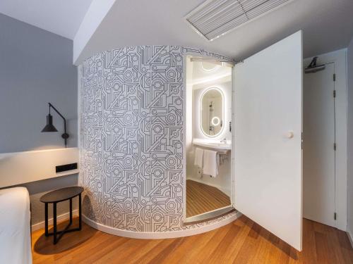 Habitación Doble Estándar del hotel Ibis Murcia. Foto 8