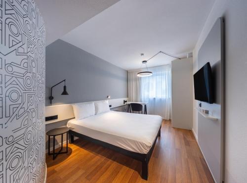 Habitación Doble Estándar del hotel Ibis Murcia. Foto 10