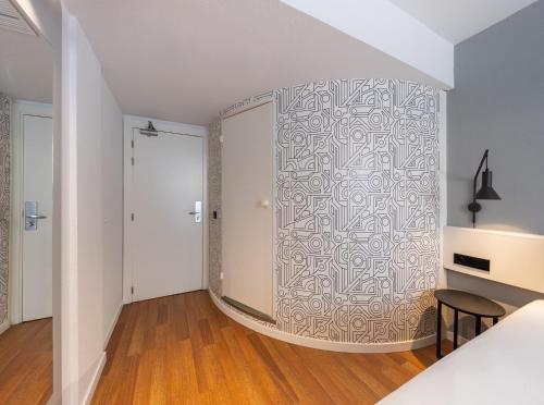 Habitación Doble Estándar del hotel Ibis Murcia. Foto 12