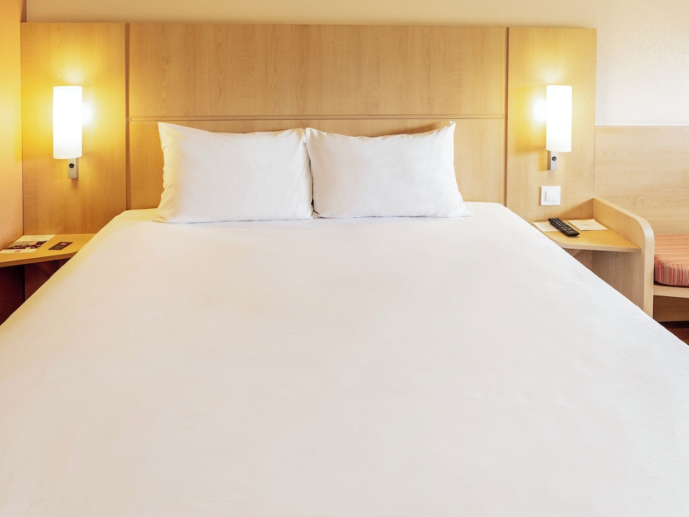 Habitación, 1 cama doble del hotel Ibis Oviedo. Foto 2