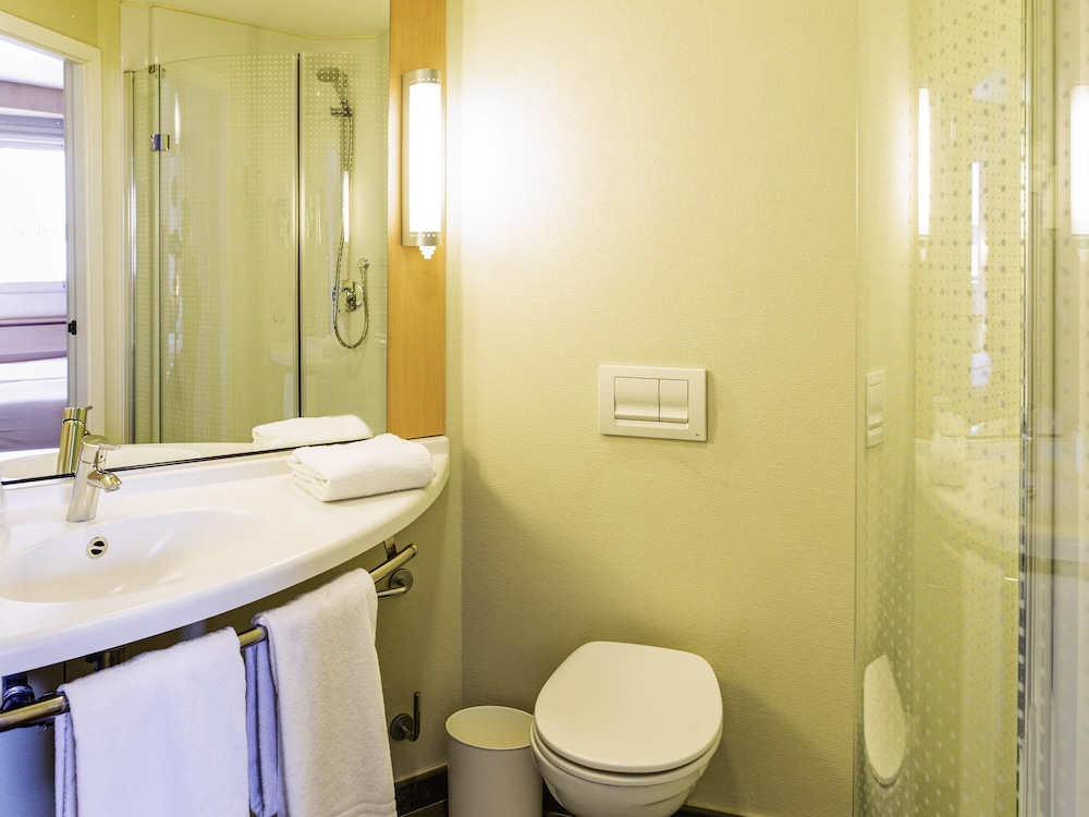 Habitación, 1 cama doble del hotel Ibis Oviedo. Foto 4