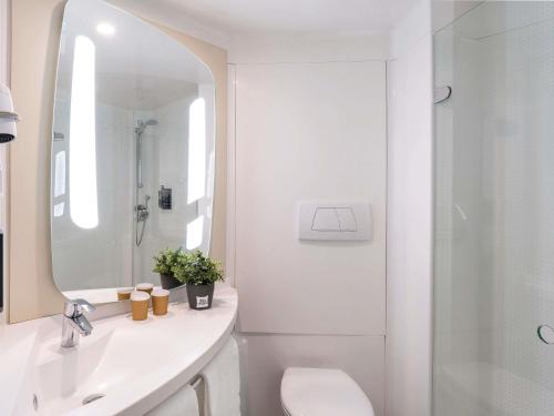 Habitación Doble con Cama supletoria del hotel Ibis Budget Barcelona Sant Andreu De La Barca