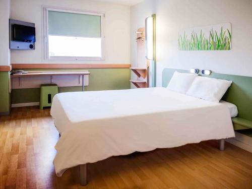 Habitación Estándar - 1 cama grande del hotel Ibis Budget Barcelona Sant Andreu De La Barca. Foto 6