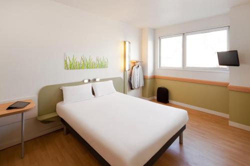 Habitación Estándar - 1 cama grande del hotel Ibis Budget Barcelona Sant Andreu De La Barca. Foto 7