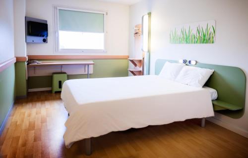 Habitación Estándar - 1 cama grande del hotel Ibis Budget Barcelona Sant Andreu De La Barca. Foto 8