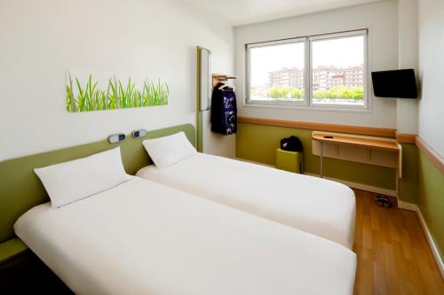 Habitación Estándar - 2 camas individuales del hotel Ibis Budget Barcelona Sant Andreu De La Barca. Foto 8