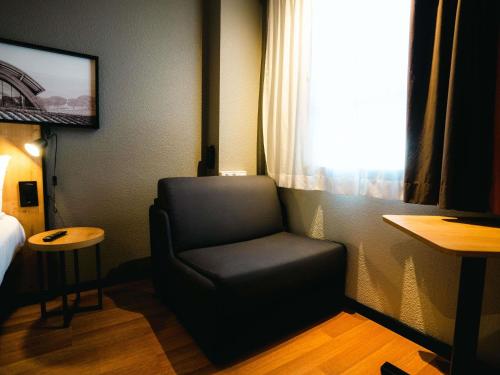 Habitación Doble con cama supletoria para niños del hotel Ibis Valladolid. Foto 7