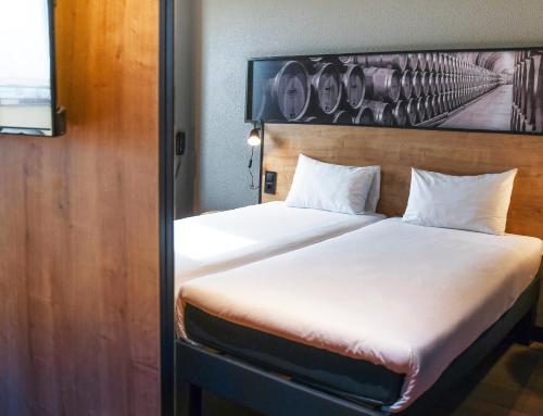 Habitación Doble Estándar - 2 camas del hotel Ibis Valladolid. Foto 10