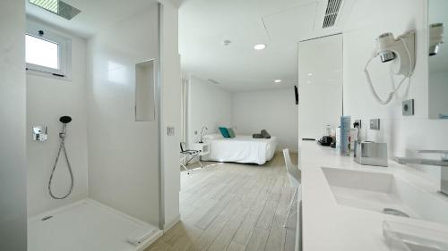 Habitación Doble Estándar del hotel Seven & Wellness - Gay Men Only. Foto 7