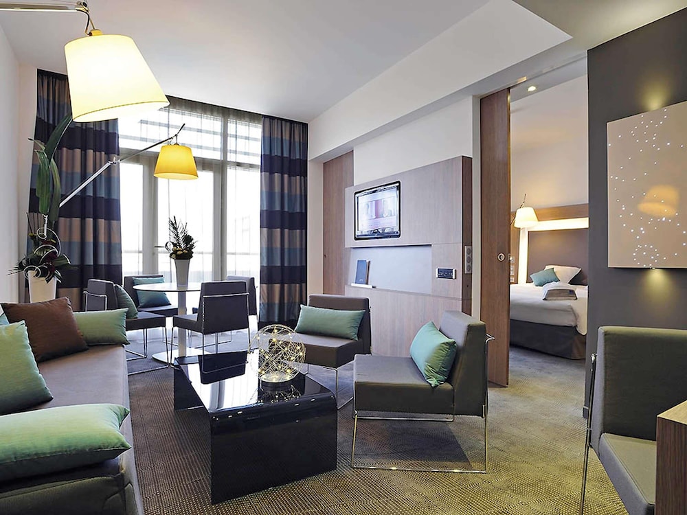 Suite Ejecutiva - 1 cama de 180 x 200 cm, 1 sofá - cama y 1 cama extraíble del hotel Novotel Avignon Centre