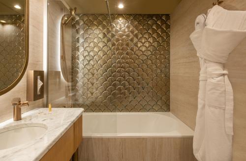 Habitación Doble Executive del hotel Le Monna Lisa by Inwood Hotels. Foto 2