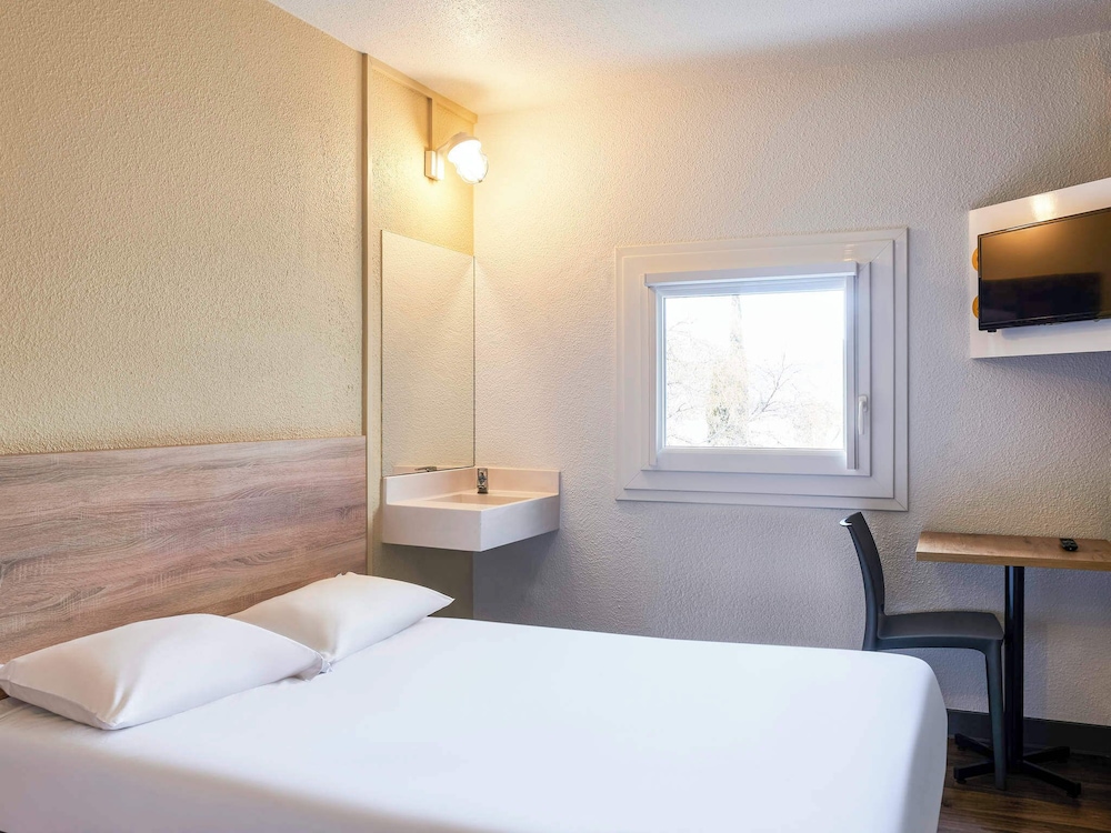 Habitación, 1 cama doble, accesible para personas con discapacidad, baño privado del hotel F1 Strasbourg Sud La Vigie. Foto 2