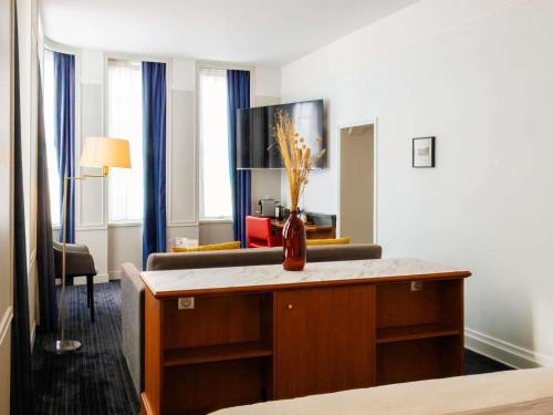Suite with One Double Bed and One Sofa Bed del hotel Mercure Rouen Centre Cathedrale. Foto 2