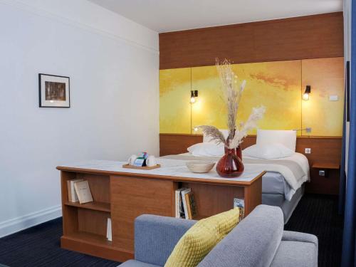 Suite with One Double Bed and One Sofa Bed del hotel Mercure Rouen Centre Cathedrale. Foto 3