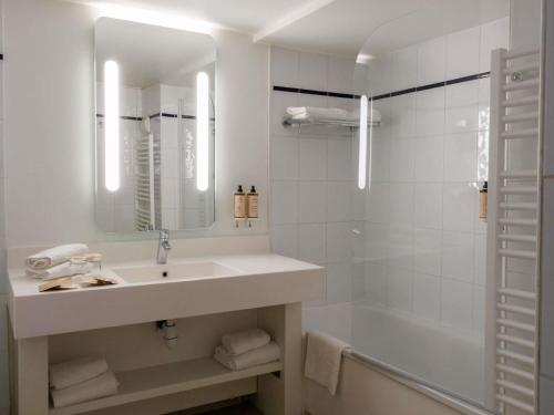 Suite with One Double Bed and One Sofa Bed del hotel Mercure Rouen Centre Cathedrale. Foto 4