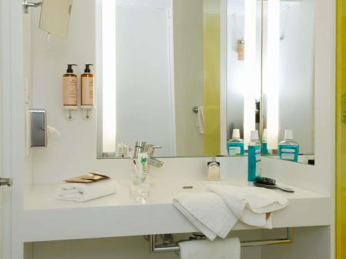 Privilege Room with 1 Double Bed, Balcony/shared terrace del hotel Mercure Rouen Centre Cathedrale. Foto 11