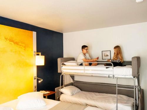 Habitación Doble Clásica con sofá cama del hotel Mercure Rouen Centre Cathedrale. Foto 5
