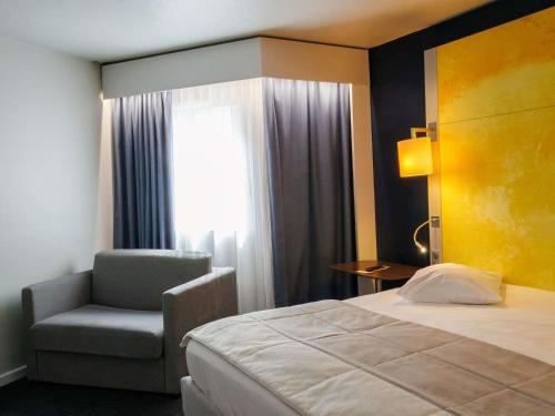 Habitación doble Sofá Cama incluido 1 Cama doble del hotel Mercure Rouen Centre Cathedrale. Foto 3