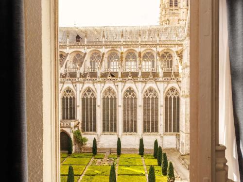 Suite with One Double Bed and One Sofa Bed del hotel Mercure Rouen Centre Cathedrale. Foto 2