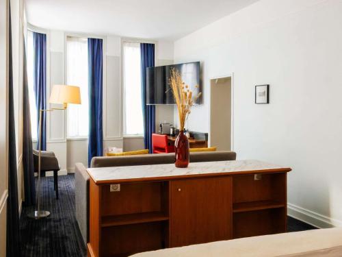 Suite with One Double Bed and One Sofa Bed del hotel Mercure Rouen Centre Cathedrale. Foto 6