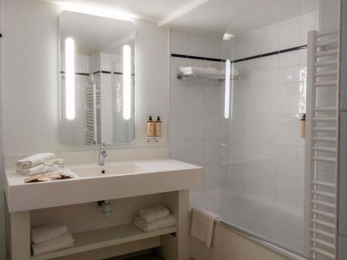 Suite with One Double Bed and One Sofa Bed del hotel Mercure Rouen Centre Cathedrale. Foto 7