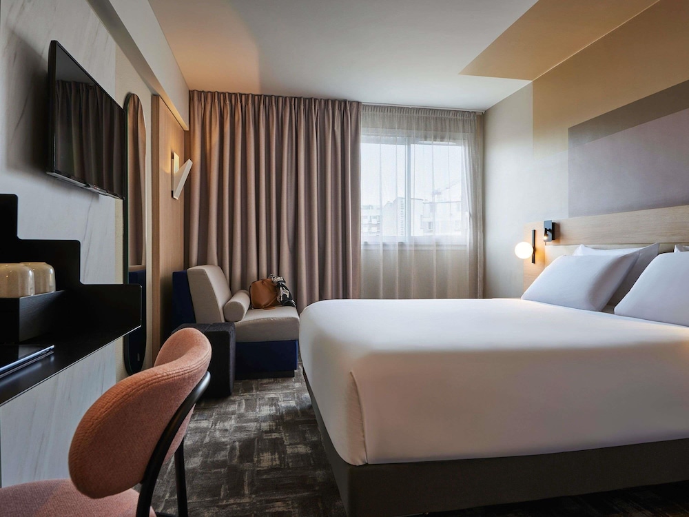 Habitación superior, 1 cama doble con sofá cama del hotel Mercure Paris 15 Porte de Versailles