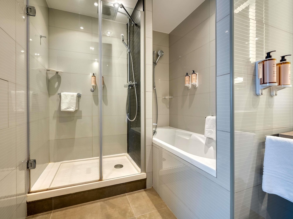 Suite junior, 1 cama doble del hotel Mercure Paris 15 Porte de Versailles. Foto 3
