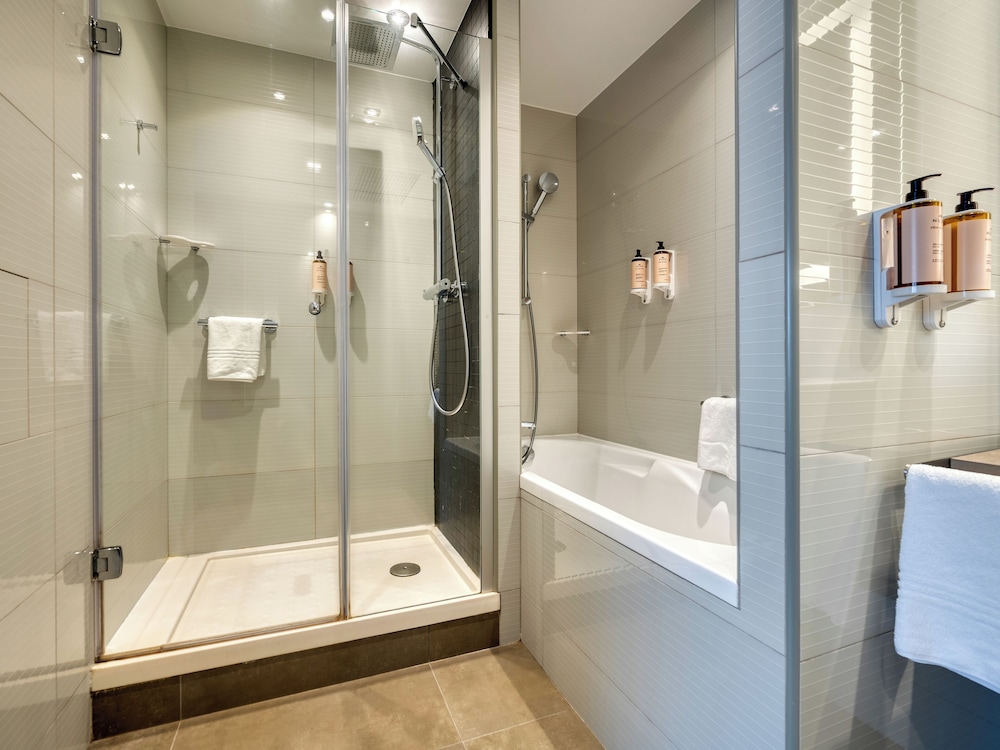 Suite junior, 1 cama doble del hotel Mercure Paris 15 Porte de Versailles. Foto 9