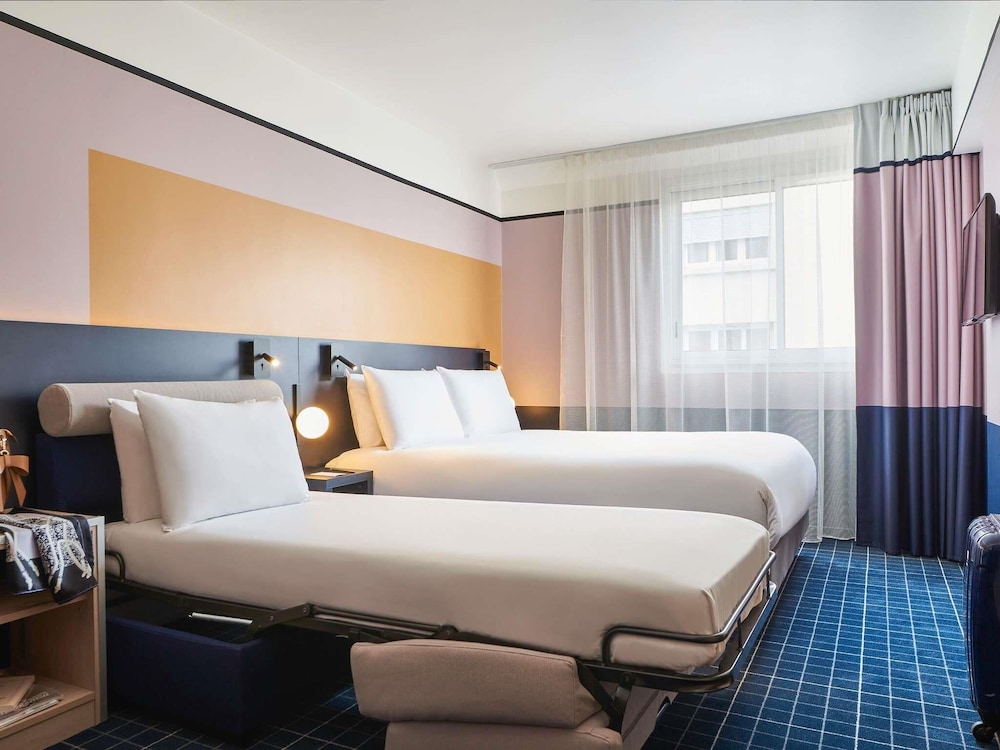 Habitación superior, 1 cama doble con sofá cama del hotel Mercure Paris 15 Porte de Versailles. Foto 13
