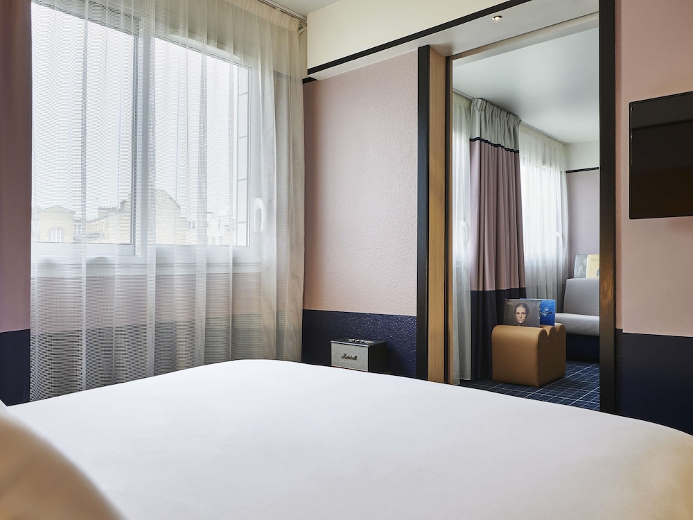 Suite, 1 cama doble con sofá cama del hotel Mercure Paris 15 Porte de Versailles. Foto 12