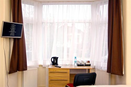 Habitación Doble Estándar - 2 camas del hotel Oyo Central Golders Green. Foto 5